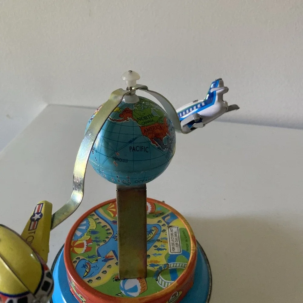 Vintage Retro Wind-Up Tin Metal Toy Universal Planes Fly Around Globe